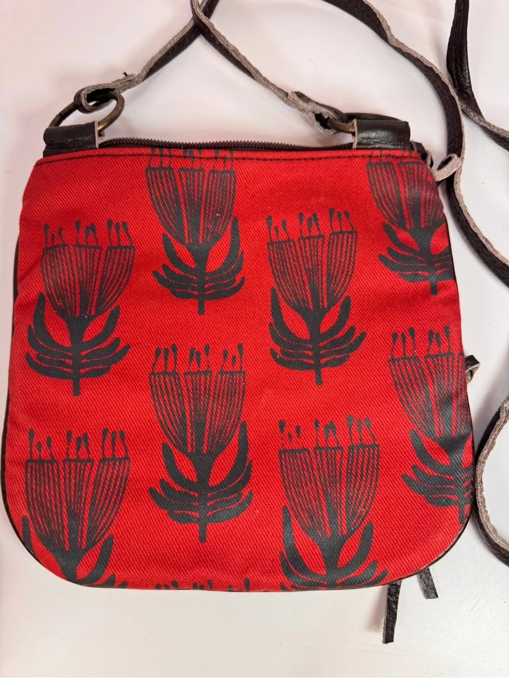 Mongoose-Made in South Africa Crossbody Floral Printed Purse. BRAND NEW w/ tag!